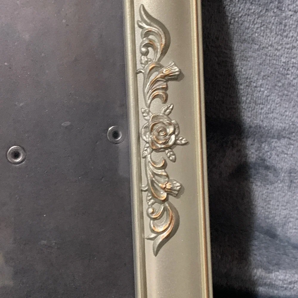 Victorian Style Picture Frame 4.5x6.5 in Ornate Rose Scroll Champagne Gold EUC